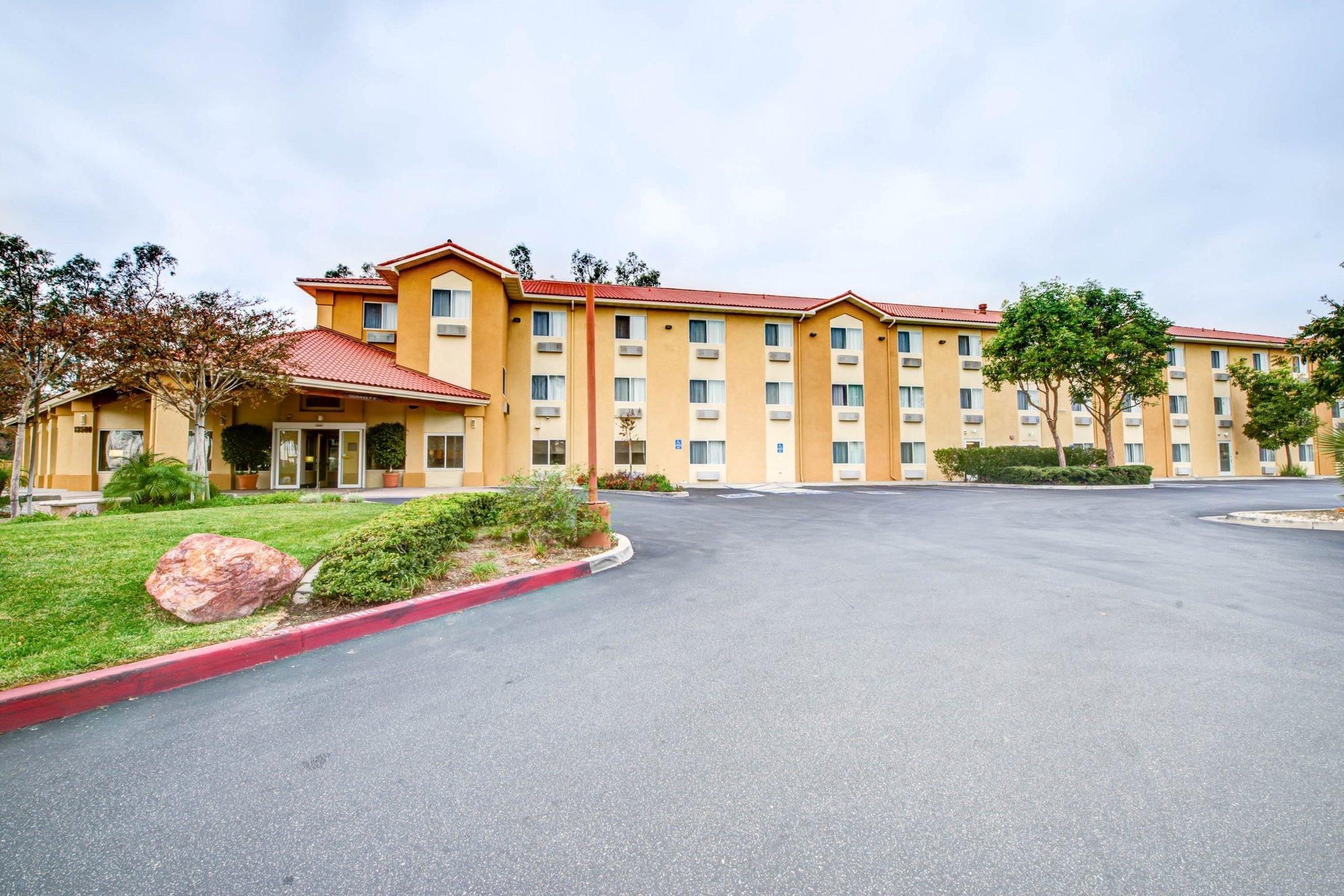 Comfort Inn Fontana Exterior photo