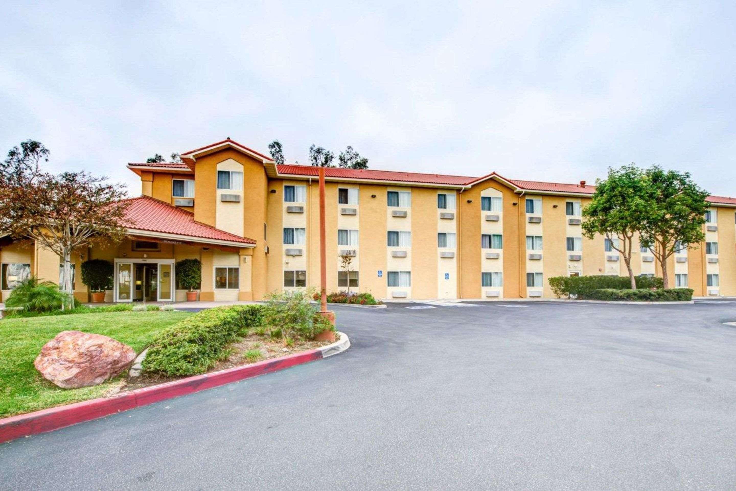 Comfort Inn Fontana Exterior photo