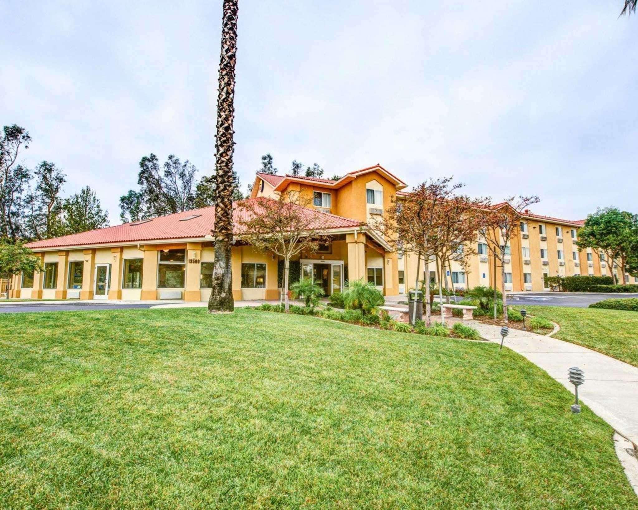 Comfort Inn Fontana Exterior photo