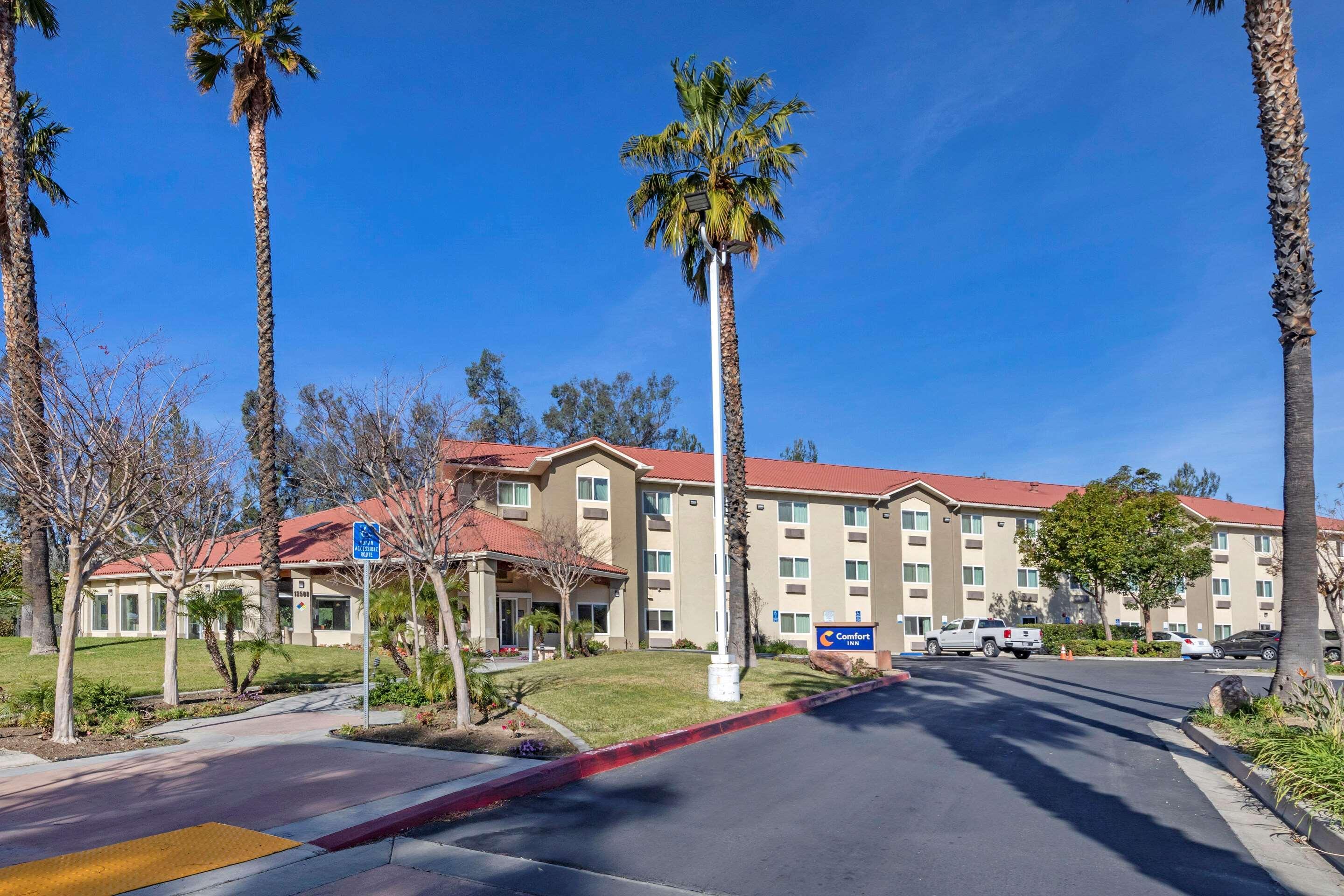 Comfort Inn Fontana Exterior photo