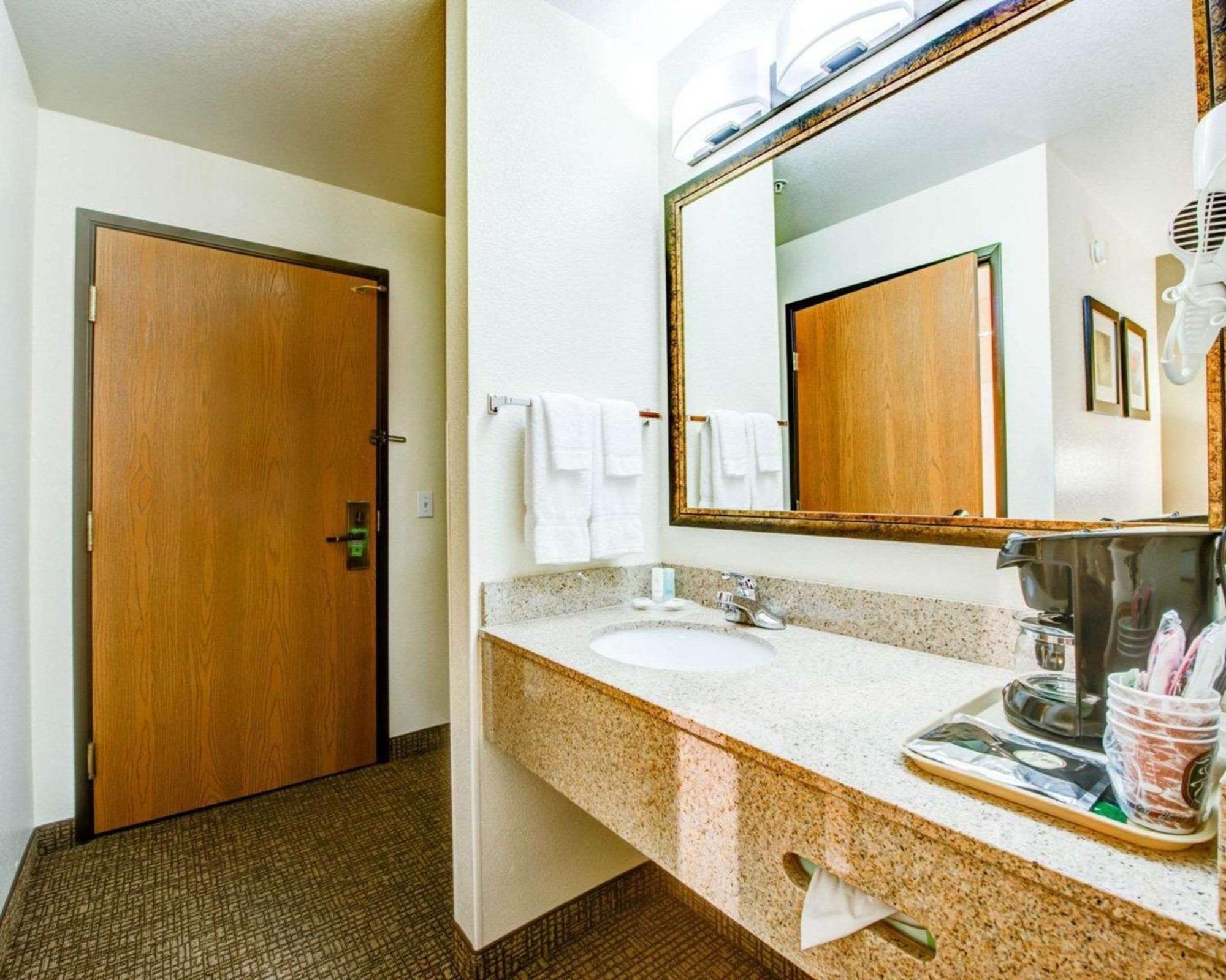Comfort Inn Fontana Exterior photo